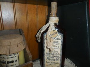   Vanilla Extract Bottle: Timeless Treasure Trove