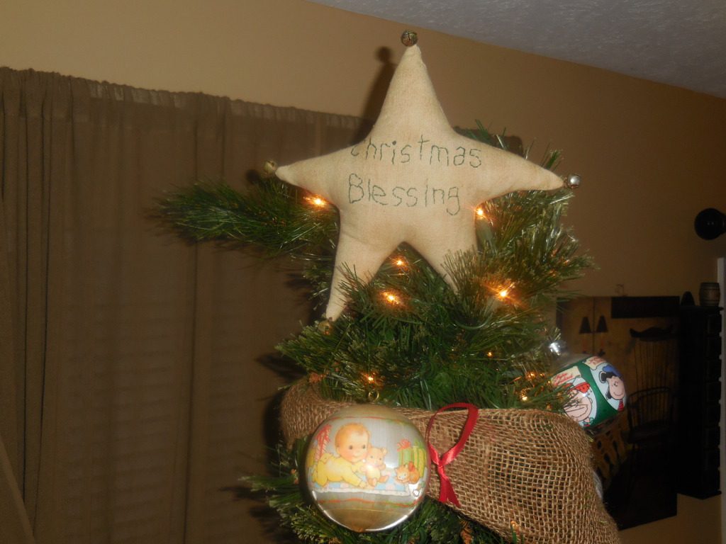 Christmas Blessings Star Primitive Tree Topper — Timeless Treasure Trove